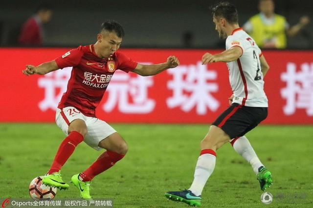 西甲-皇马1-0绝杀阿拉维斯纳乔染红巴斯克斯制胜西甲第18轮，皇马客场挑战阿拉维斯。